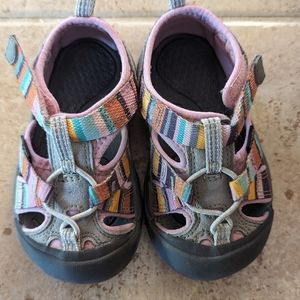 Toddler girl size 7 Keen shoes.
